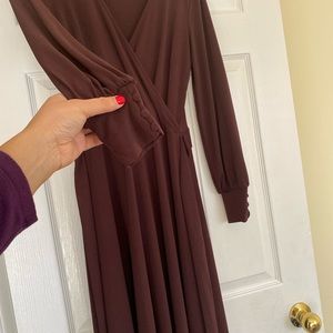 burgundy color plain dress which can be accessorize with any jewelry.